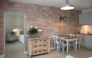 Pałac i Folwark Brzeźnica