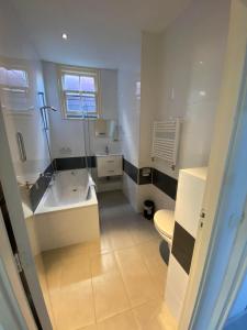 Hotel La Noire - Delft City Centre