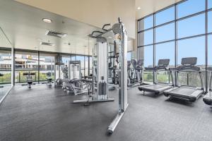 Serene Oasis Panoramic Views, Pool, Gym, Sauna