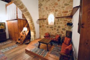 Villa Patitiri Traditional House with hot tub