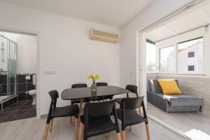 Balen 1. modern ap.close to the beach &city center 