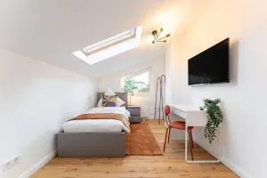 Neues Haus ,11 Betten, völlmöbliert mit Parkplätzen, Garage und Garten - Wildau