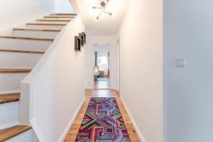 Neues Haus ,11 Betten, völlmöbliert mit Parkplätzen, Garage und Garten