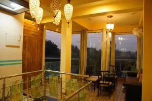 Hotel Mahishmati Palace - Maheshwar