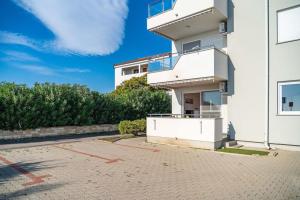 Sea breeze, beachfront apartment