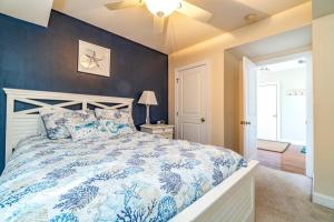 4-bedroom condo with elevator and king bed and parking