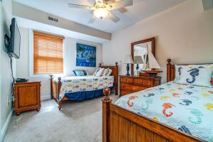 4-bedroom condo with elevator and king bed and parking