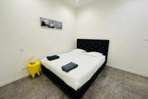 Remarkable 2-Bed Apartment in Bordeaux