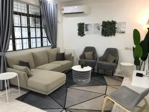 Dahlia Homestay (Wi-Fi & Netflix) - Lutong