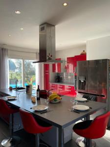 Maisons de vacances Maison spacieuse avec piscine et jardin : photos des chambres