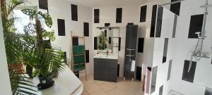 Maisons de vacances Maison spacieuse avec piscine et jardin : photos des chambres