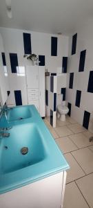 Maisons de vacances Maison spacieuse avec piscine et jardin : photos des chambres