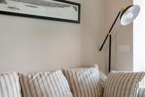 Bright with views - 2Bd 1Bth- Av América