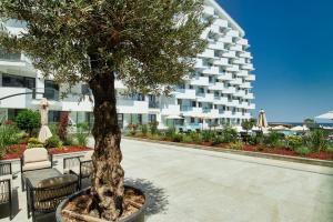 Black Sea Infinity Pool & Spa Apartment