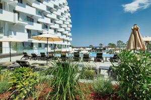 Black Sea Infinity Pool & Spa Apartment