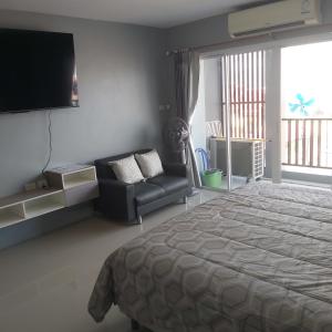 Apartment in Bang Saray center with panoramic view from sea to mountains