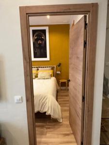 PRECIOUS AND ORIGINAL APARTMENT CENTER