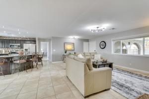 5 Mi to Beach Poolside Paradise in Lake Havasu!