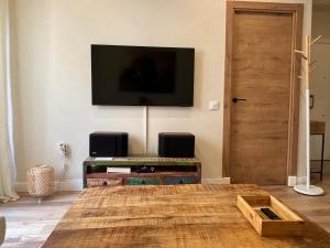 PRECIOUS AND ORIGINAL APARTMENT CENTER