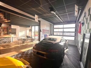 Maisons de vacances Gite Montfort-le-Gesnois, 5 pieces, 8 personnes - FR-1-410-428 : photos des chambres