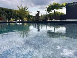 Gîte paisible proche du Mans avec piscine privée, 4 chambres, Wi-Fi et parking gratuit - FR-1-410-428 - La Chapelle-Saint-Rémy