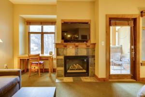Ski-InandSki-Out Park City Studio with Pool Access!