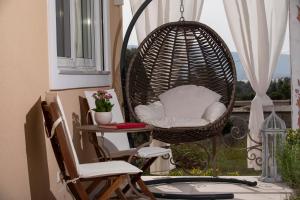 Villa Kallisti - private villa with hot tub, large garden, close to the beach