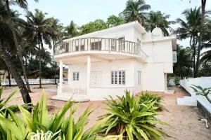 Beach at the White House - Bārkūr