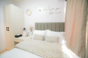 Shore 3 Mall of Asia - Sofian Suites