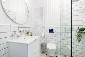 Discover Krakow Apartments - Lubomirskiego St - Classic & Modern - Near Main Station, Netflix and AC