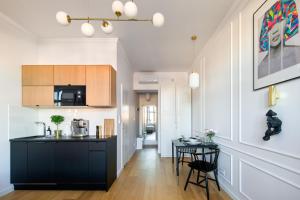Discover Krakow Apartments - Lubomirskiego St - Classic & Modern - Near Main Station, Netflix and AC