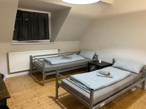 Duisburg FeelHome, Flughafen nah,2-Schlafzimmer, Badewanne, Zentral, WiFi, Top Floor