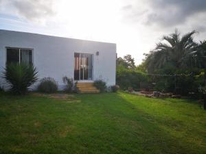 Adorable microcasa a 4km del centro de Maldonado y de playa mansa, en barrio muy tranquilo!