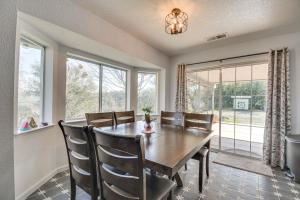 Bright and Cozy Mariposa Getaway 46 Mi to Yosemite!