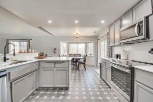 Bright and Cozy Mariposa Getaway 46 Mi to Yosemite!