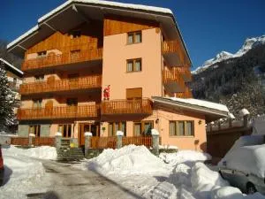 Hotel Dama Bianca - 布勒伊-切尔维尼亚