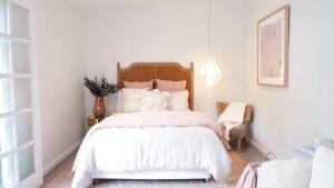 Pearl Beach Shack, walk to beach, pet friendly