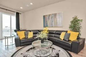 Beautiful Luxurious Houston Galleria Home - Charter Bank Building Heliport