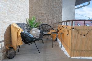 Old Town's Legend: City center condo with balcony 