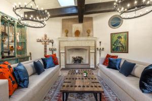Casa Almira 5BR Luxury Home with Pool, Hot Tub & Rooftop
