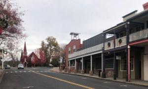 Historic Washington St Balcony