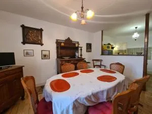 Appartement Confort au Cœur de Saint-Gaultier avec Cour Privative et Accès à Étang - FR-1-591-361 - Nuret-le-Ferron