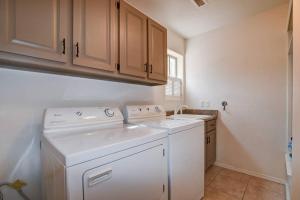 Sedona Retreat W Tesla Mobile Charger