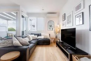 'Laidback Lygon' A Two-storey Inner-city Oasis - Coburg