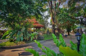 Ruen Thai Ban Rim Nam