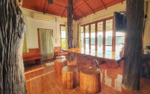 Ruen Thai Ban Rim Nam