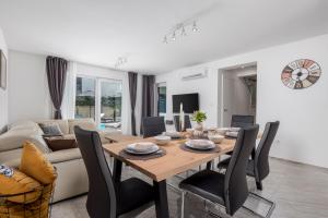 Modern Holiday House Jadranka With Pool - Happy Rentals