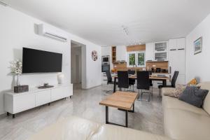 Modern Holiday House Jadranka With Pool - Happy Rentals