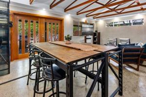 Holloways Beach Haven 4BR - Pool, 300 mtrs to beach