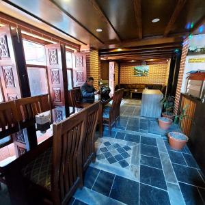 Luniva Restaurant And Guest House